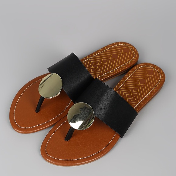 5⭐️BLACK THONG GOLD DISC SANDALS FLATS- Shoe - Picture 3 of 3